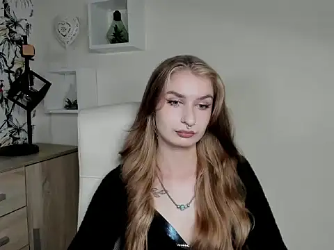 Snapshot of NinaBlond1 chatting on October 8, 5:56 am NinaBlond1 online show from October 8, 5:56 am