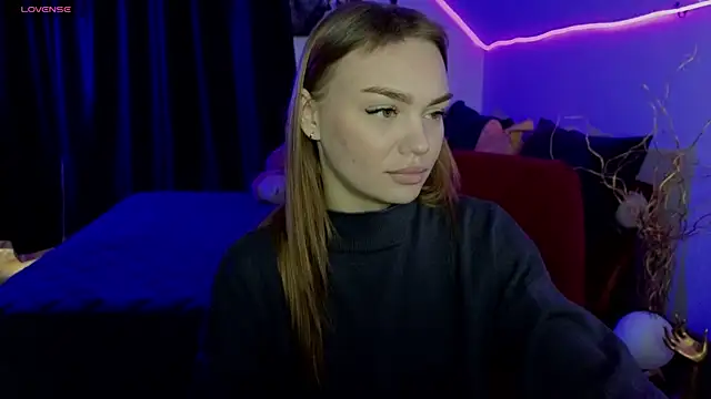 KitsyMoore online show from November 21, 1:02 pm