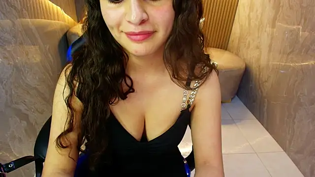 dany r  online show from October 31, 1:37 pm