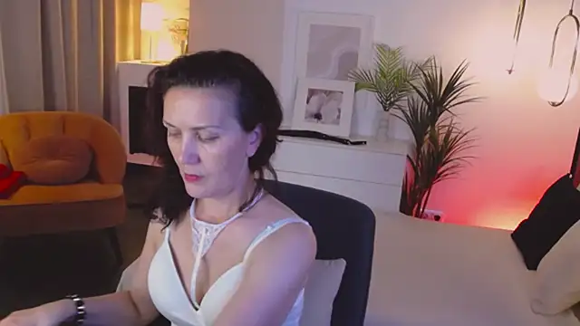 Snapshot of Irene_Marlow chatting on October 16, 6:05 am Irene Marlow online show from October 16, 6:05 am