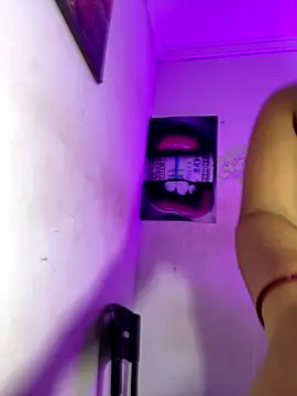 becca wilsson online show from December 16, 10:43 am