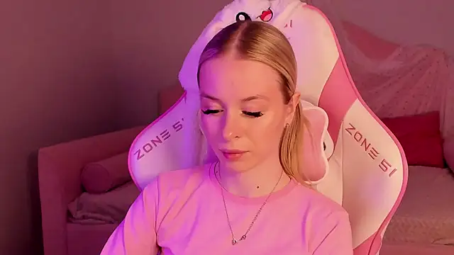 MiaGraces online show from November 18, 5:25 pm