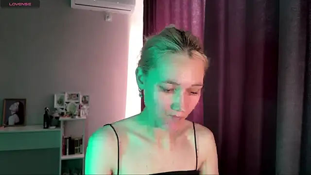 TwinedPeril online show from November 21, 7:21 am