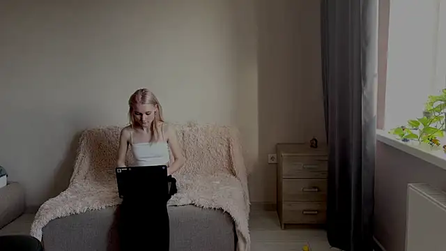 TwinedPeril online show from November 28, 7:33 am