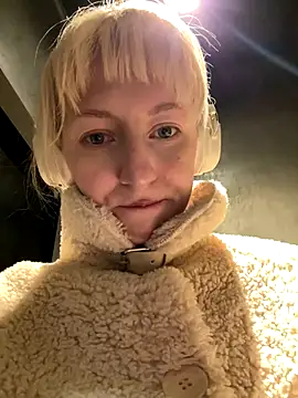 RonnieKiss online show from November 8, 7:02 am