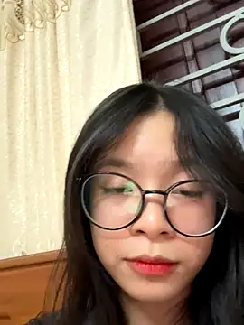 Snapshot of mau15_ chatting on October 18, 10:29 am mau15 online show from October 18, 10:29 am