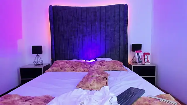 VanessaParis   online show from January 8, 11:31 pm