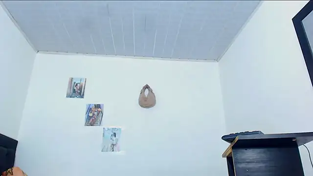 Snapshot of violettath chatting on October 8, 11:14 am violettath online show from October 8, 11:14 am