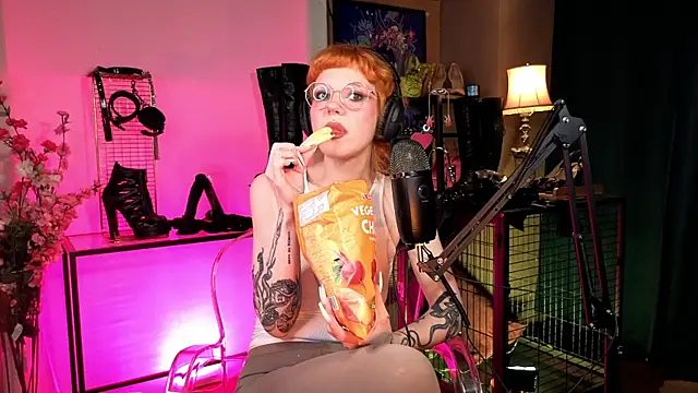 tacodeluxxxe online show from May 6, 11:53 pm