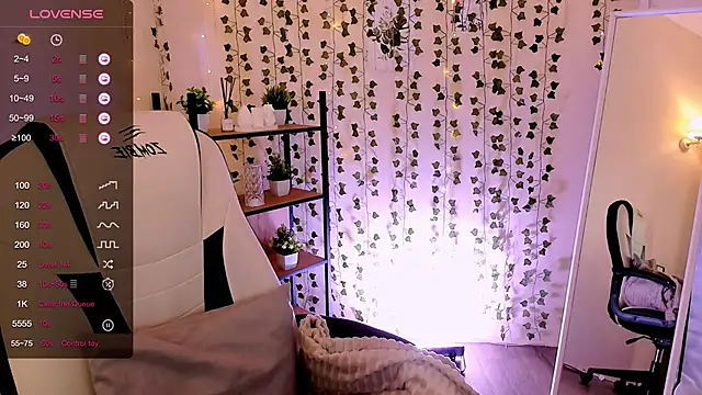 LinaBlossom  online show from June 8, 2:34 am