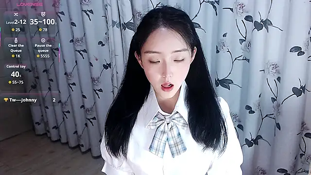 Niannian- online show from October 6, 4:23 pm