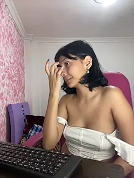 xoxo milk online show from February 11, 5:25 pm