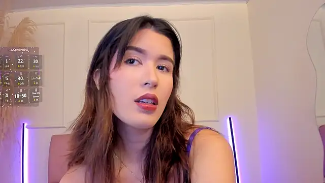 Snapshot of emiilyy_cute chatting on October 4, 12:22 pm emiilyy cute online show from October 4, 12:22 pm