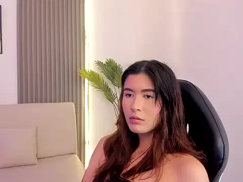 Snapshot of emiilyy_cute chatting on October 7, 12:42 pm emiilyy cute online show from October 7, 12:42 pm