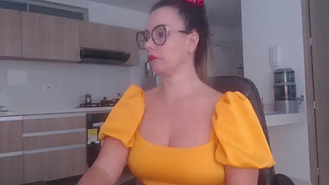 LovePaula online show from July 20, 9:15 pm