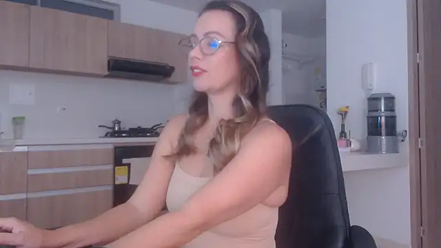 LovePaula online show from March 15, 11:01 am