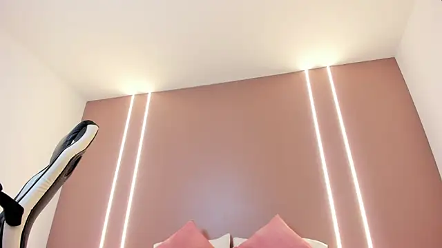 zoee zi online show from March 9, 8:23 pm