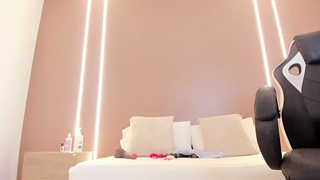 zoee zi online show from July 3, 1:39 pm