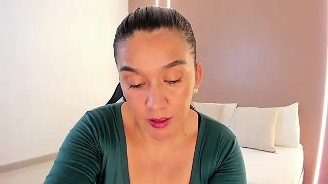 zoee zi online show from May 2, 10:24 pm