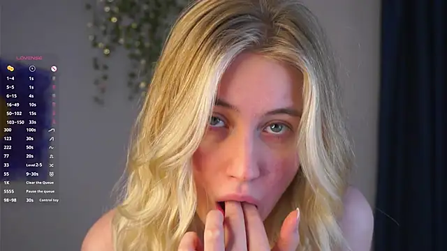 HoneyRay online show from November 5, 8:08 am