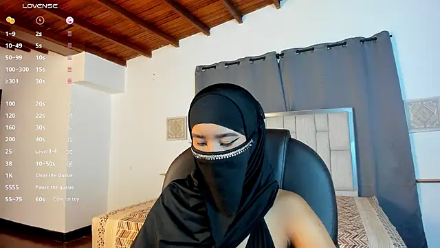 Snapshot of kalila_latif chatting on October 17, 3:21 am kalila latif online show from October 17, 3:21 am