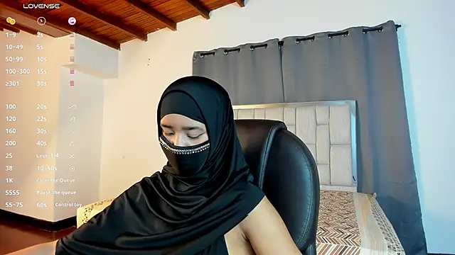 Snapshot of kalila_latif chatting on October 9, 3:54 am kalila latif online show from October 9, 3:54 am