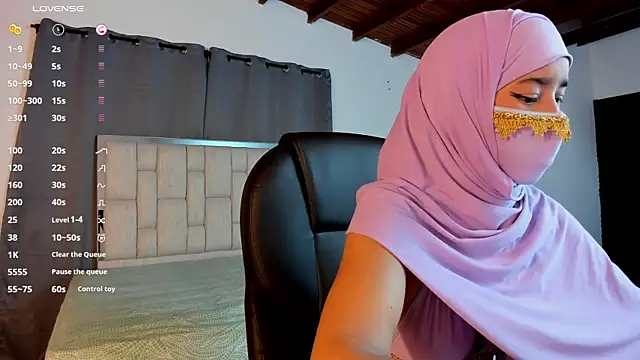 Snapshot of kalila_latif chatting on October 4, 2:50 am kalila latif online show from October 4, 2:50 am