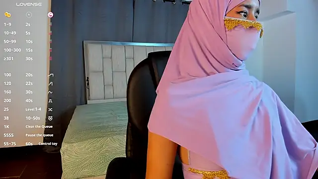 Snapshot of kalila_latif chatting on October 5, 3:00 am kalila latif online show from October 5, 3:00 am