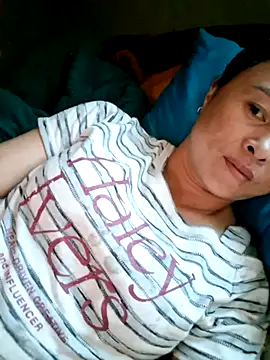 xuxulovezz online show from July 7, 7:56 am