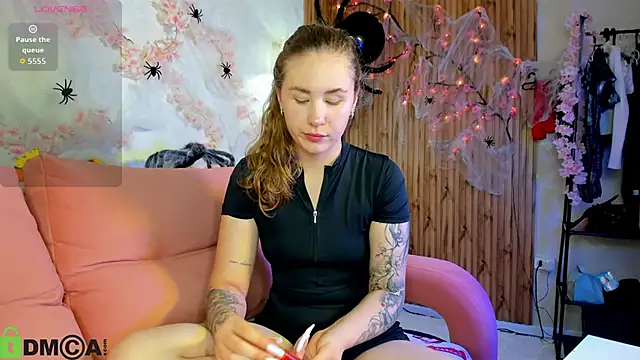 Snapshot of Elsie_Cutties chatting on October 19, 9:00 am Elsie Cutties online show from October 19, 9:00 am