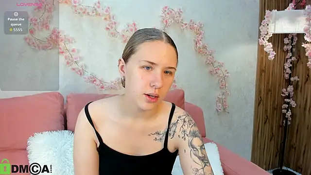Snapshot of Elsie_Cutties chatting on October 1, 12:59 am Elsie Cutties online show from October 1, 12:59 am