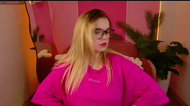 KellyHayden online show from November 23, 7:59 pm