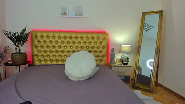 TrishaDarks online show from June 22, 5:04 am