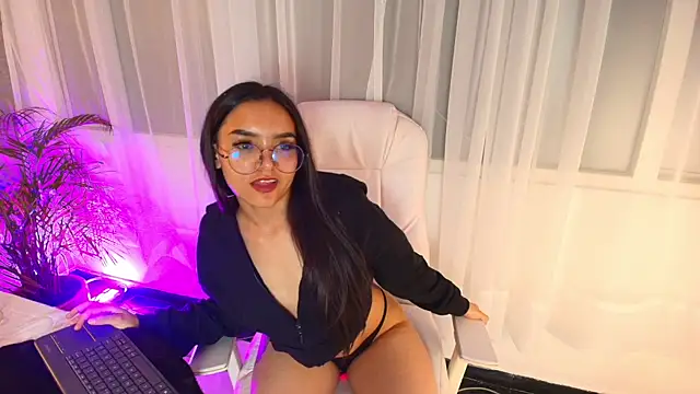 Snapshot of eimi_rosse18 chatting on October 8, 12:53 pm eimi rosse18 online show from October 8, 12:53 pm