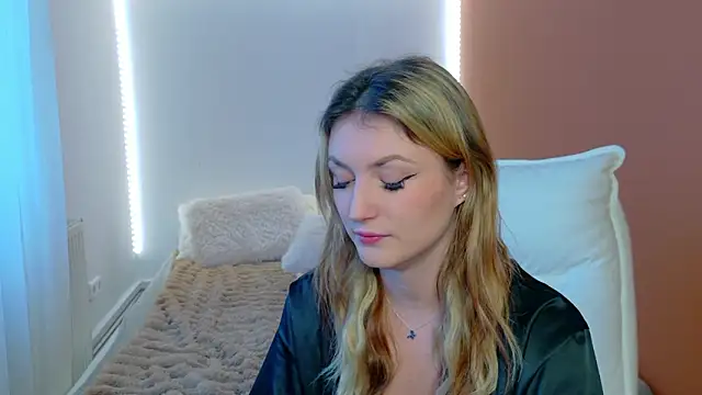 Anaayss  online show from February 3, 6:22 am