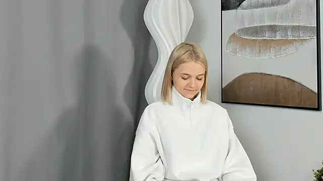 Snapshot of KelleDomin chatting on September 24, 8:57 am KelleDomin online show from September 24, 8:57 am
