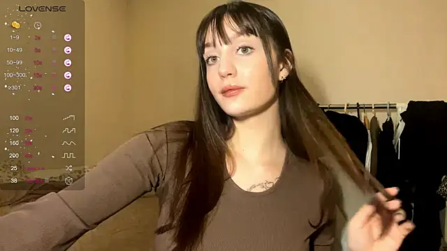 Snapshot of alexthebunny chatting on October 23, 6:03 pm alexthebunny online show from October 23, 6:03 pm