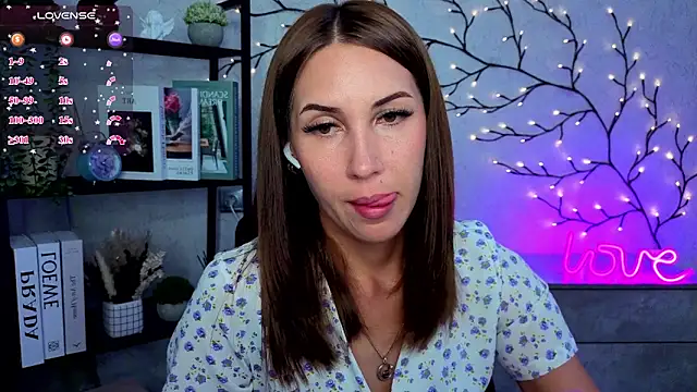 DreamVelour online show from June 26, 8:32 pm