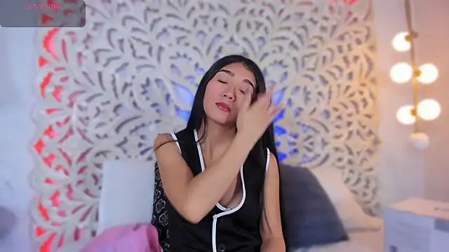 Mariana Kalo online show from November 28, 5:05 pm