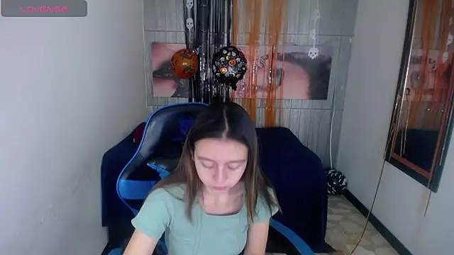 lala clark online show from November 6, 2:01 pm