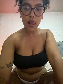 miiabrown18 online show from February 17, 1:05 am