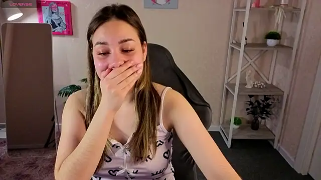 Al1ice Moures online show from March 13, 10:05 am