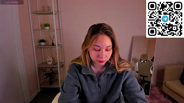 Al1ice Moures online show from December 15, 1:22 am