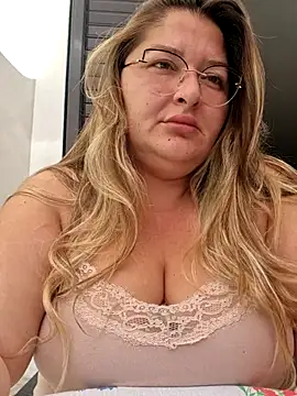 Snapshot of HornyBella88 chatting on October 10, 9:14 am HornyBella88 online show from October 10, 9:14 am