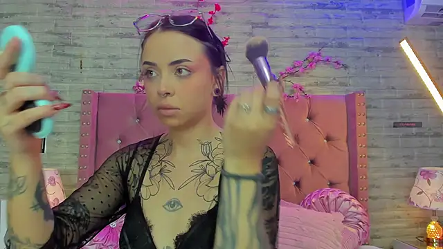 NaiaWhisper online show from November 16, 2:28 pm