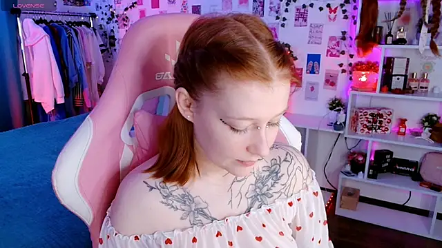 Ayla Hicks online show from November 10, 3:23 am