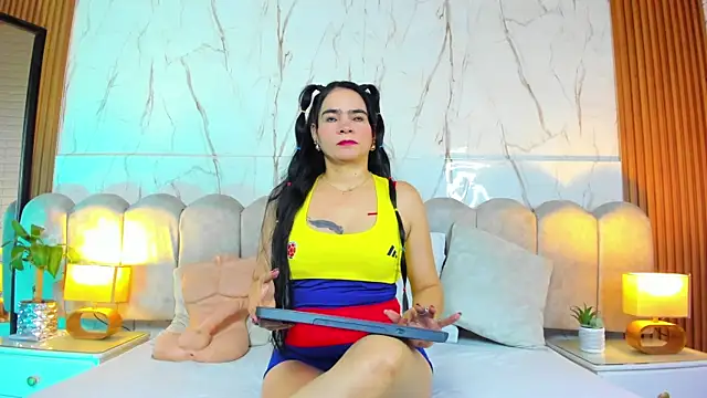 Samantha Fiire online show from July 7, 12:30 pm