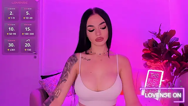 Snapshot of TiaBelle chatting on October 1, 6:35 pm TiaBelle online show from October 1, 6:35 pm