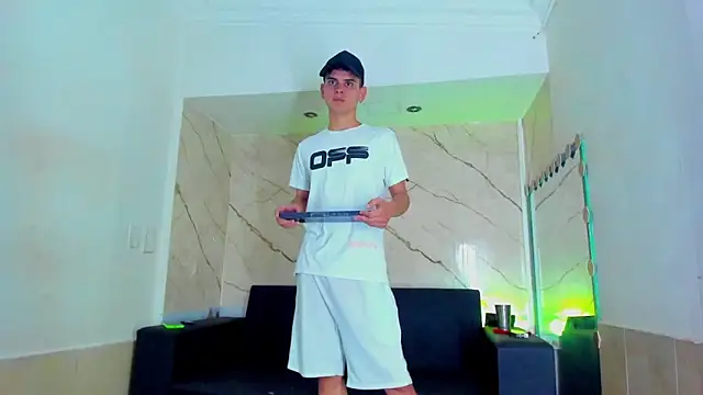 ALEX MILLER25 online show from November 3, 4:38 am