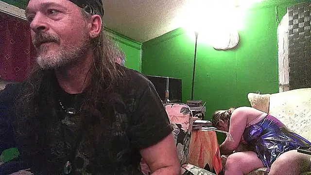 HippieDad333 online show from April 14, 3:06 am